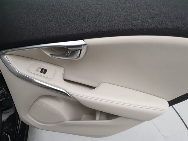 More views of Volvo V40