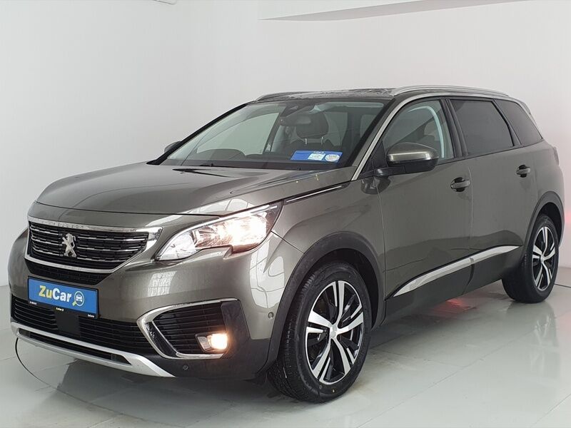 More views of Peugeot 5008