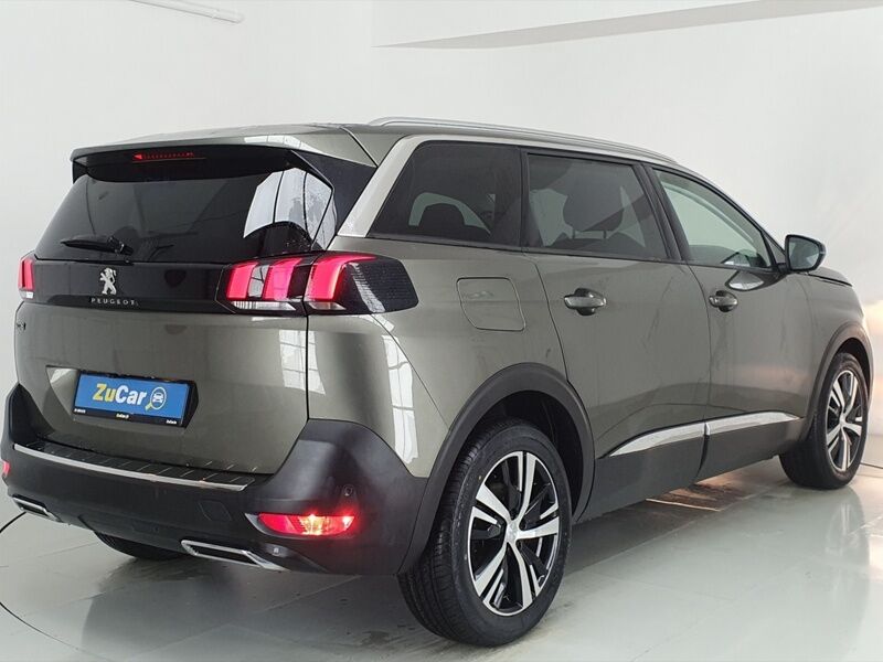 More views of Peugeot 5008