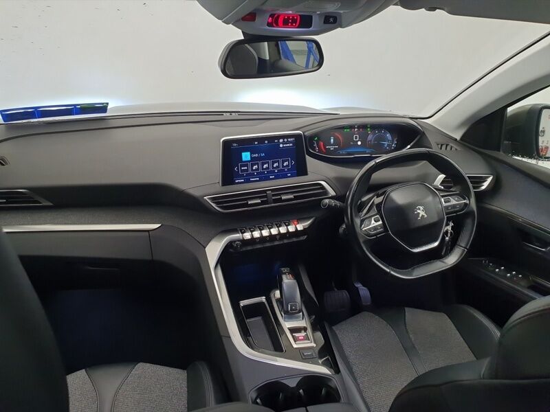 More views of Peugeot 5008