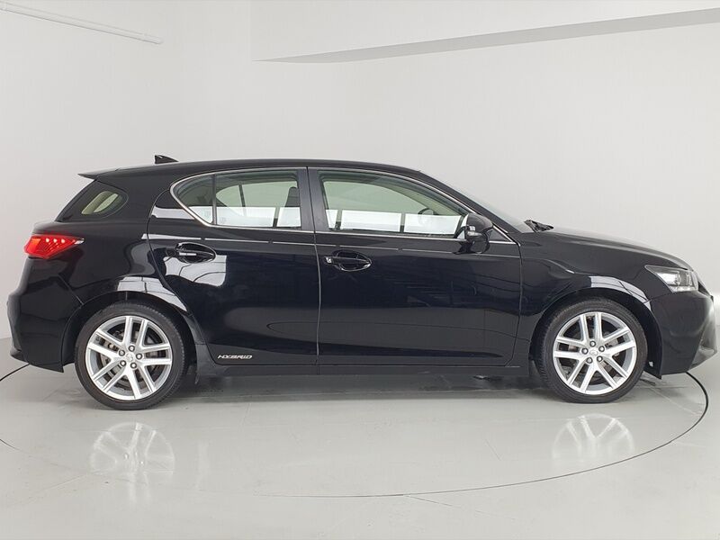 More views of Lexus CT200H