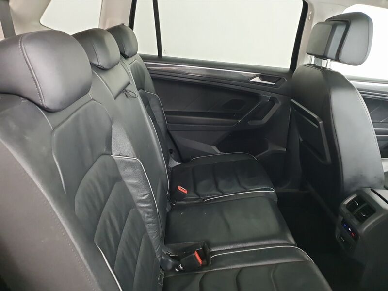 More views of Volkswagen Tiguan Allspace