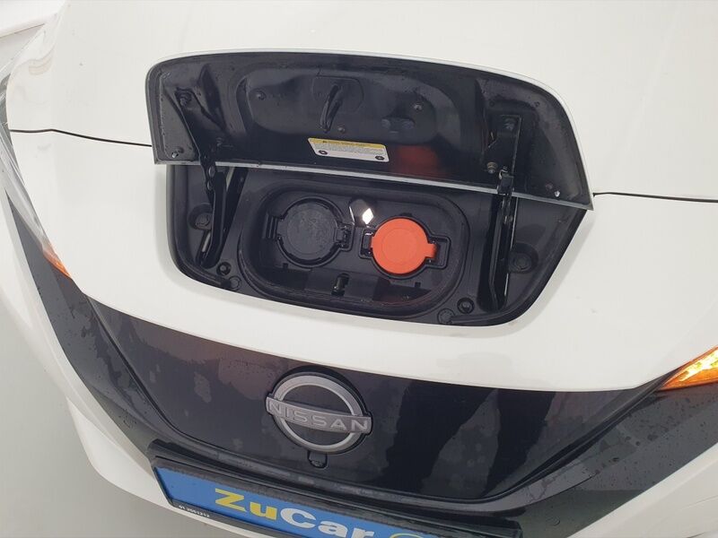 More views of Nissan Leaf