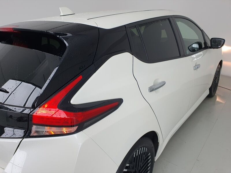 More views of Nissan Leaf