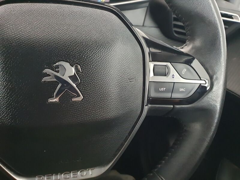 More views of Peugeot 208