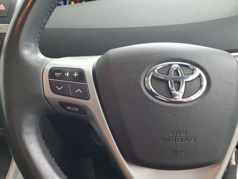 More views of Toyota Verso