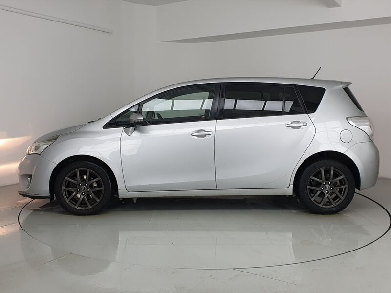 More views of Toyota Verso