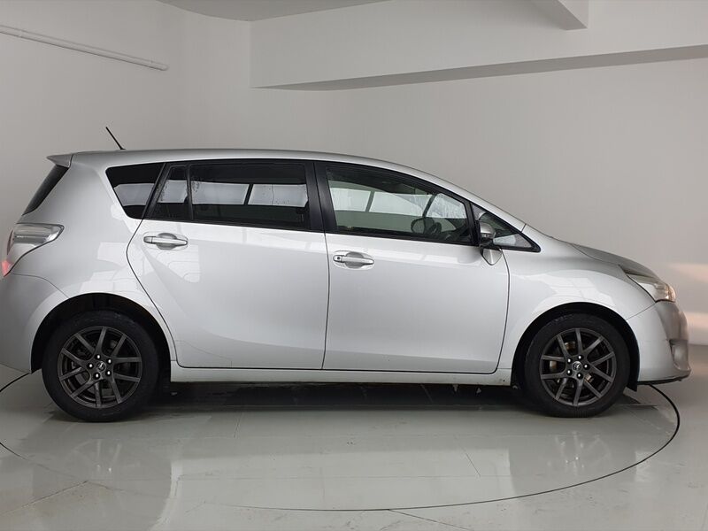 More views of Toyota Verso