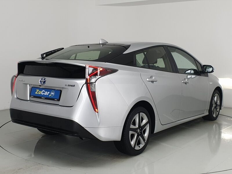 More views of Toyota Prius