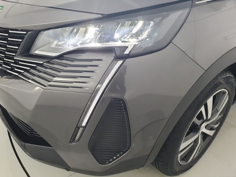 More views of Peugeot 3008