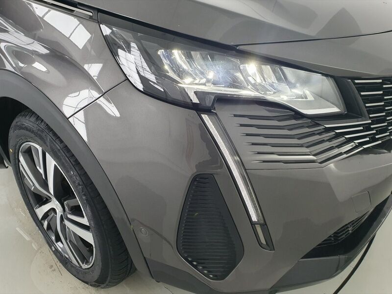 More views of Peugeot 3008