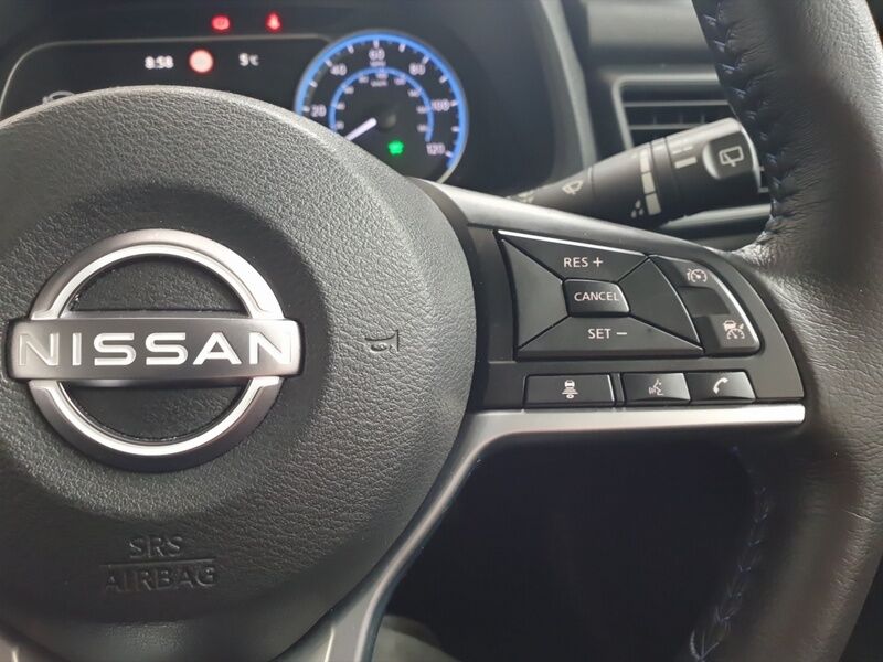 More views of Nissan Leaf