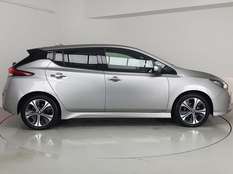 More views of Nissan Leaf