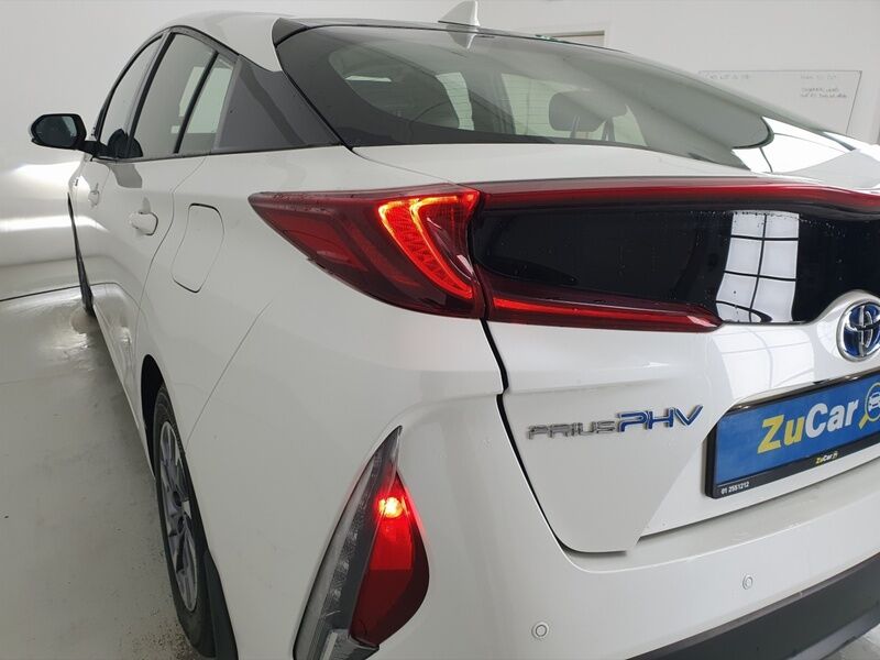 More views of Toyota Prius