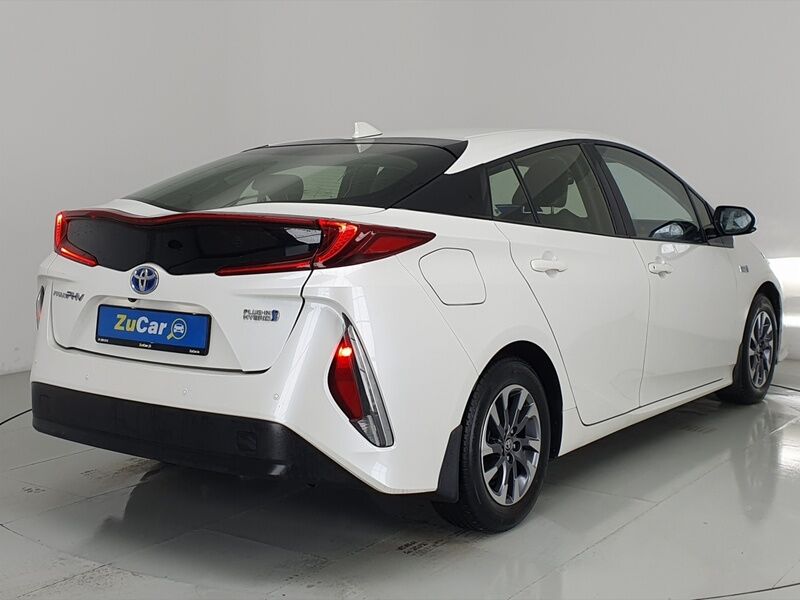 More views of Toyota Prius