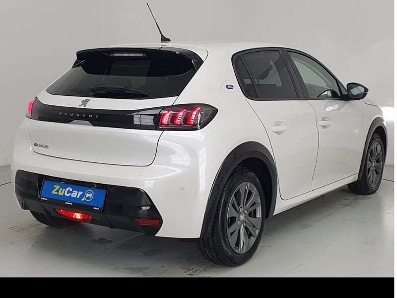 More views of Peugeot 208