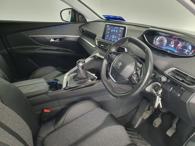 More views of Peugeot 3008